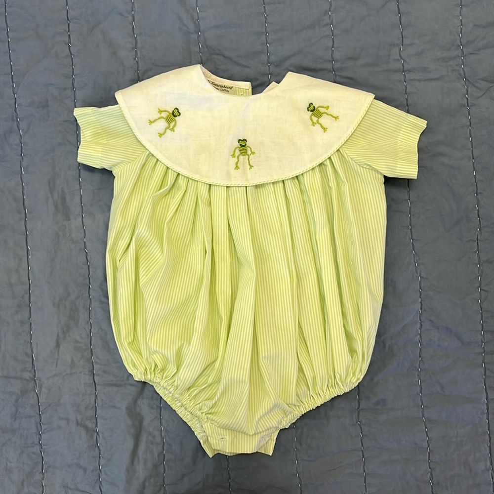 Embroidered Frog bubble boutique